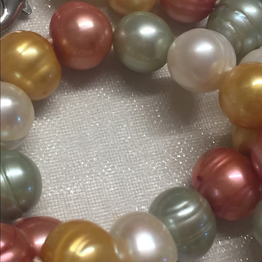 SALE✂️ PEARLS TRICOLOR NECKLACE🌸 - Picture 2 of 4